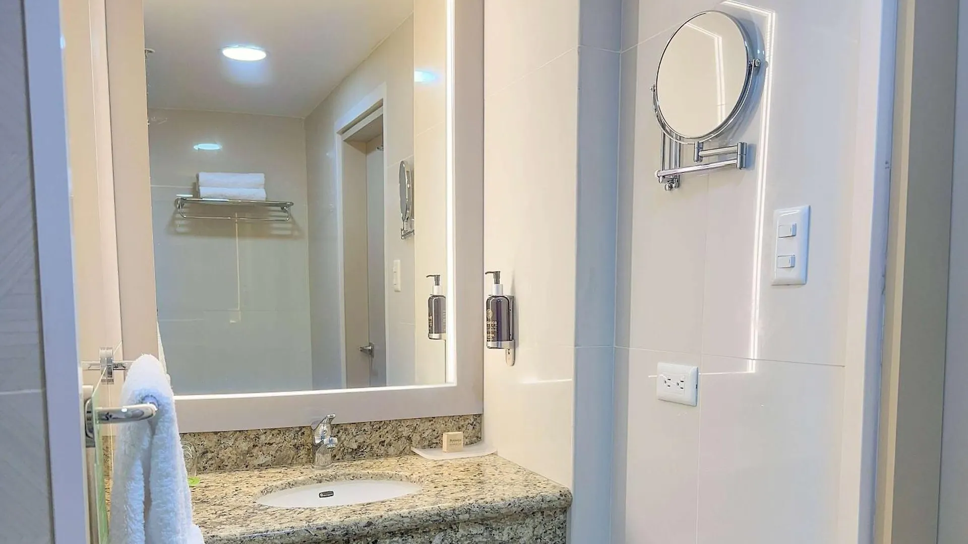 La Quinta By Wyndham Quito Hotel