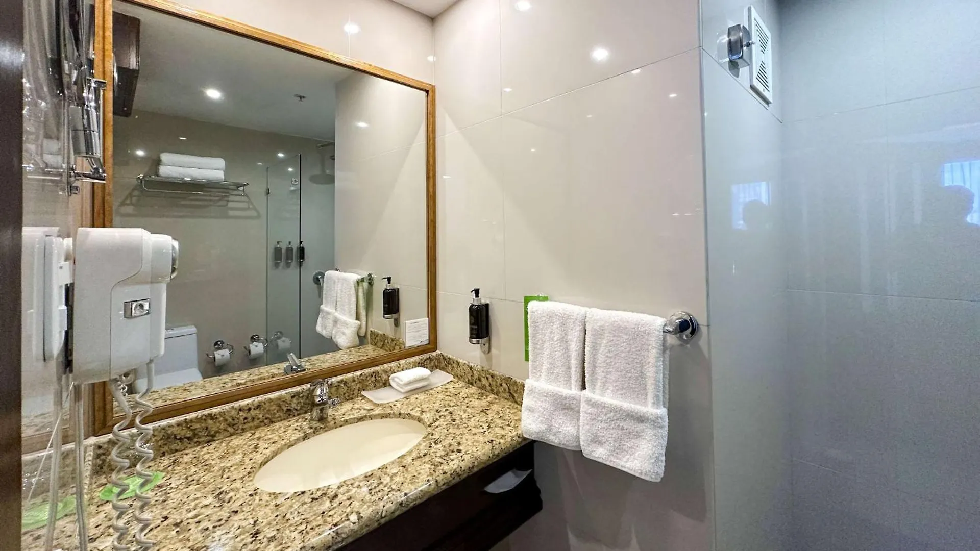 Hotel La Quinta By Wyndham Quito Ecuador