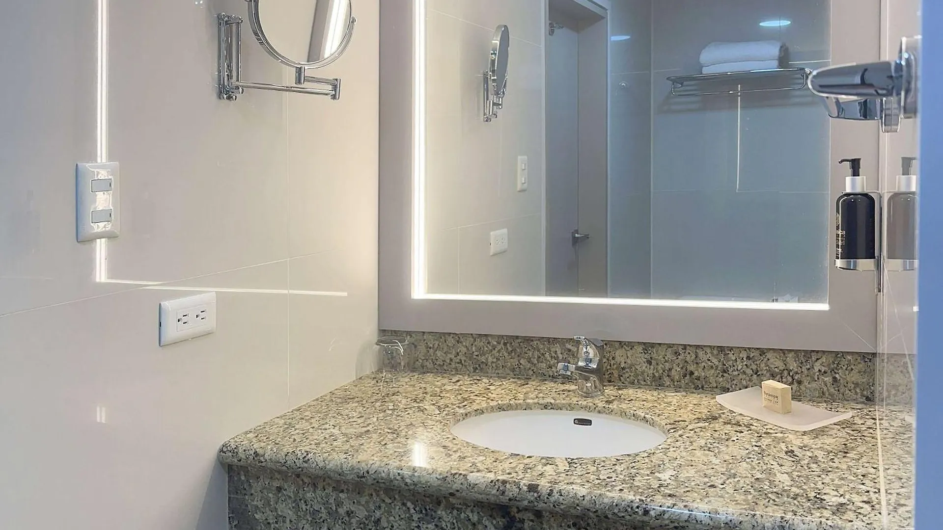 La Quinta By Wyndham Quito Hotel